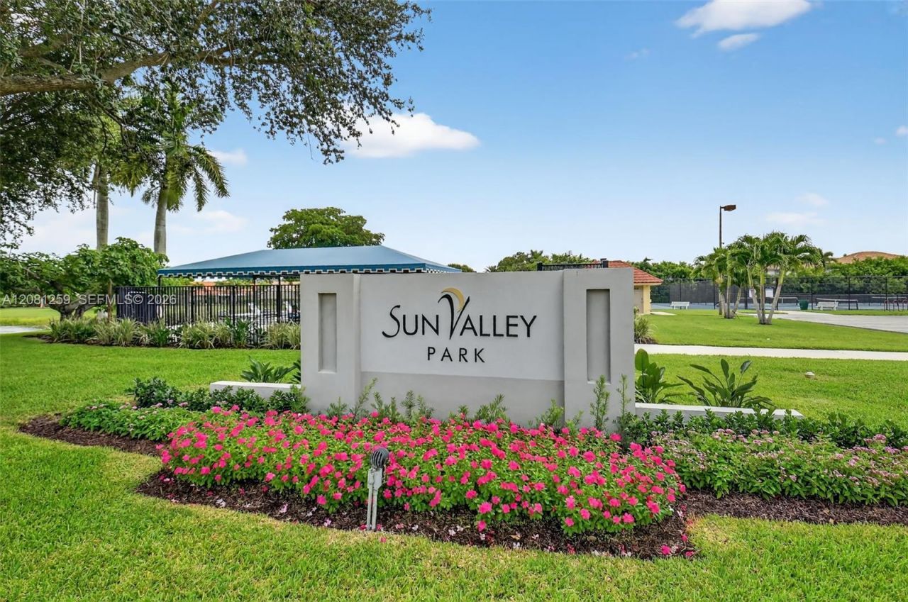 5780 Sun Pointe Circle , Boynton Beach, FL 33437 Photo