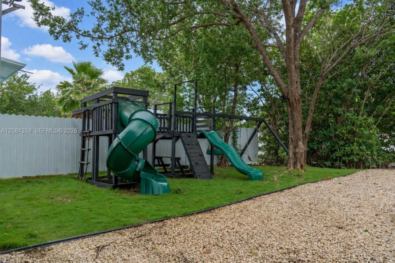 350 Hazel St, Key Largo, FL 33037 Photo
