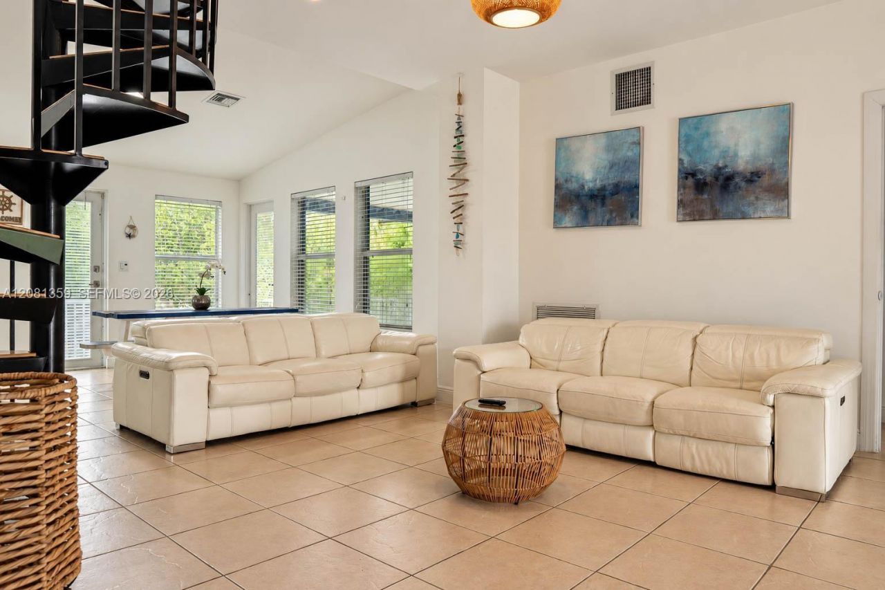 350 Hazel St, Key Largo, FL 33037 Photo