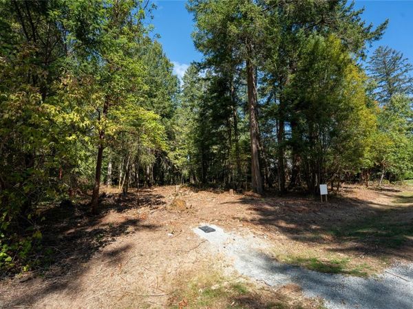 750 Dalkeith Ave , North Saanich, BC V8L 5G7