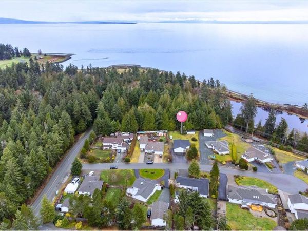 3043 Raymur Pl , Qualicum Beach, BC V9K 2N9