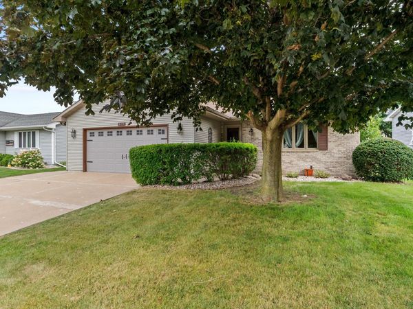 3177 Bellfield Dr, Oshkosh, WI 54904