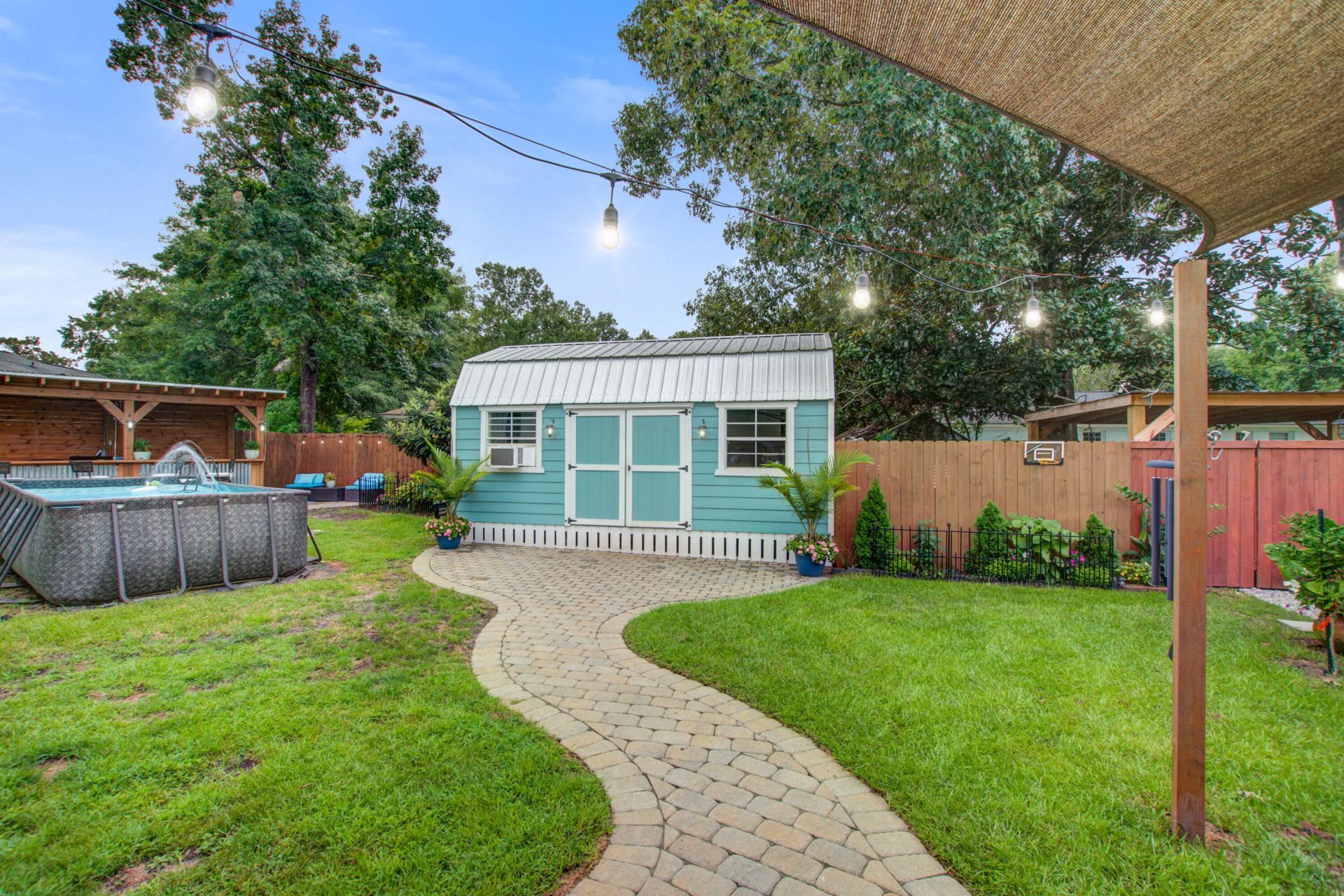 131 Camelot Drive Photo 31