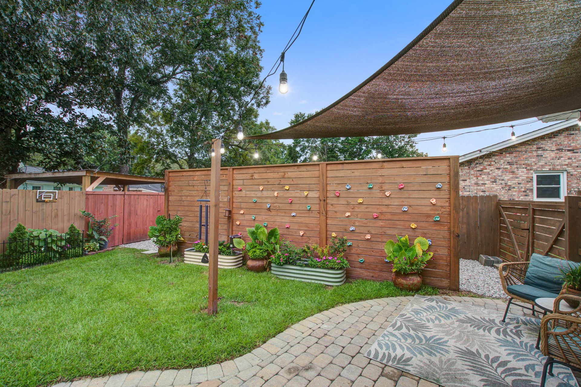 131 Camelot Drive Photo 35