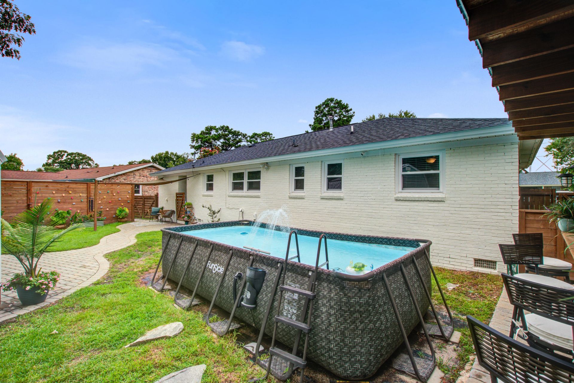 131 Camelot Drive Photo 36