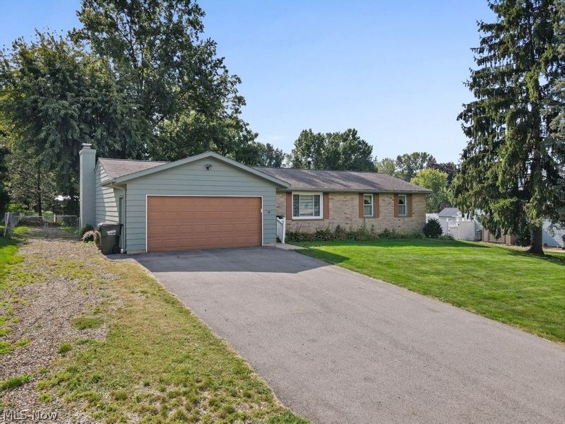 8508 Kellydale Street NW, Massillon, OH 44646 Photo 2