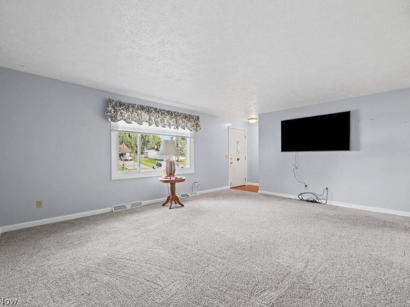 8508 Kellydale Street NW, Massillon, OH 44646 Photo 6