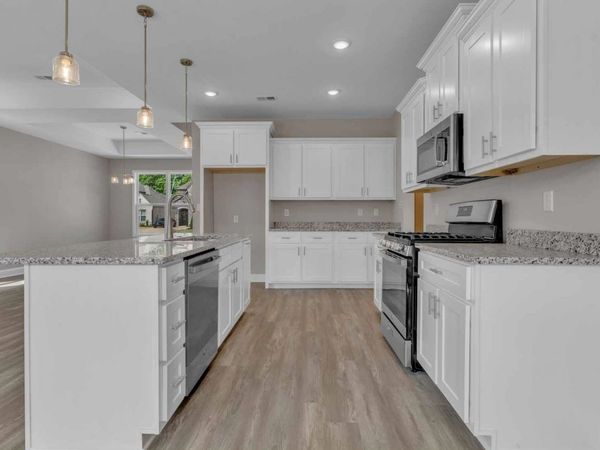 572 ROSALIE WOODS DR, Cordova, TN 38018