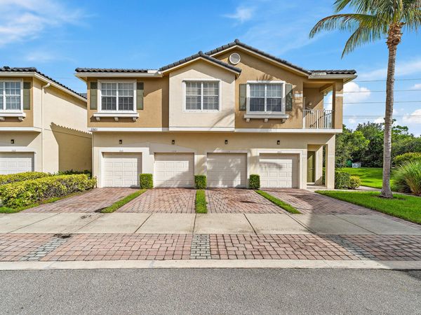 1561 SE Wilshire Place, Unit 204, Stuart, FL 34994