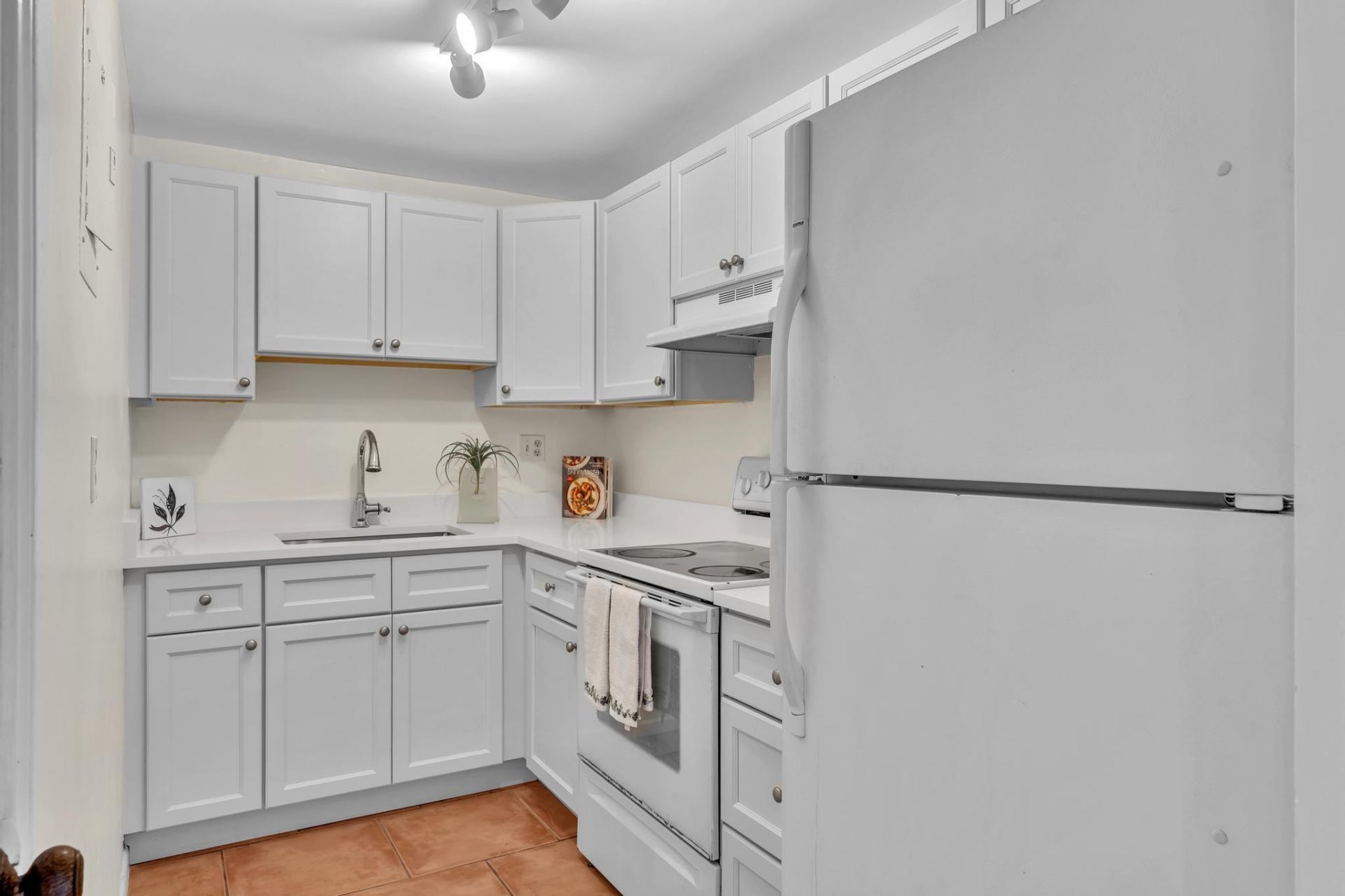 900 NE 18th Avenue, Unit 803, Fort Lauderdale, FL 33304 Photo
