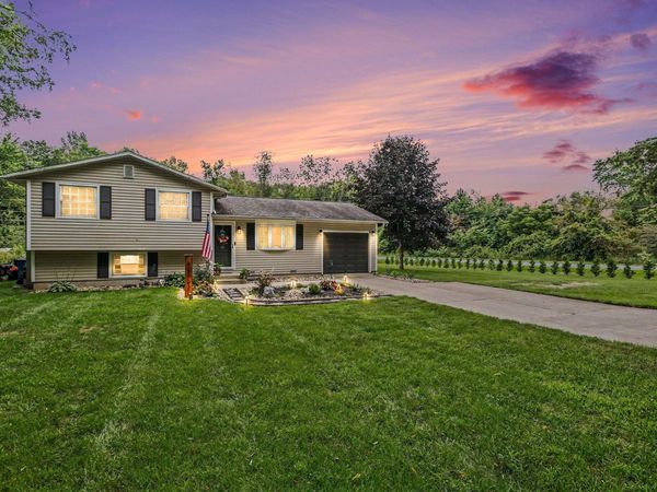 95427 Magician Lk Road, Dowagiac, MI 49047