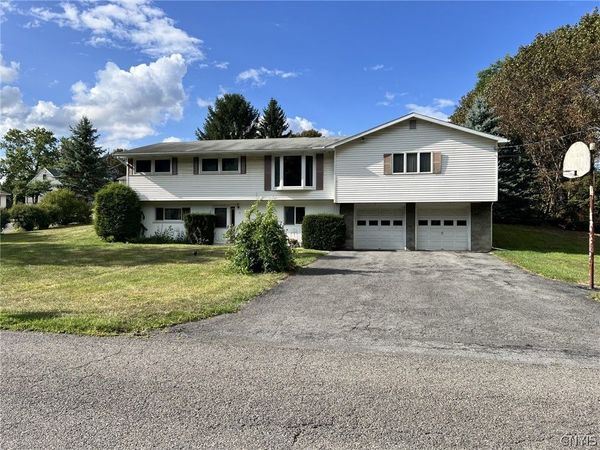 17 Carol Drive , Camillus, NY 13031