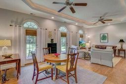 204 Salisbury Drive photo 4