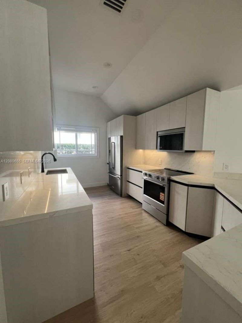211 SW 29th Rd, Miami, FL 33129 Photo