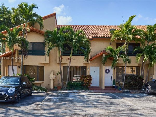 10042 SW 77th Ct , Miami, FL 33156