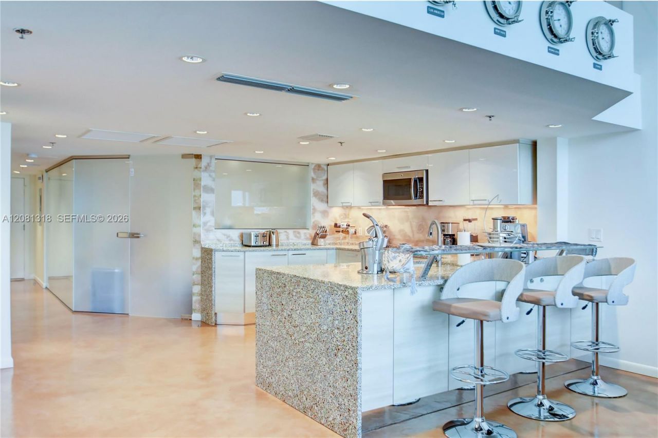 5445 Collins Ave, Unit P2, Miami Beach, FL 33140 Photo