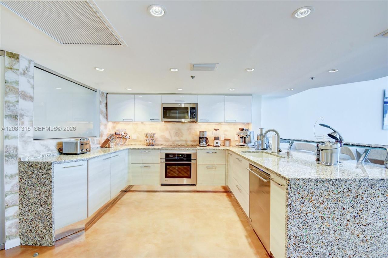 5445 Collins Ave, Unit P2, Miami Beach, FL 33140 Photo