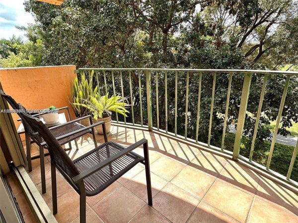 9360 Fontainebleau Blvd , Unit 612, Miami, FL 33172