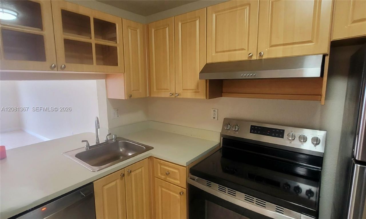 9360 Fontainebleau Blvd, Unit 612, Miami, FL 33172 Photo