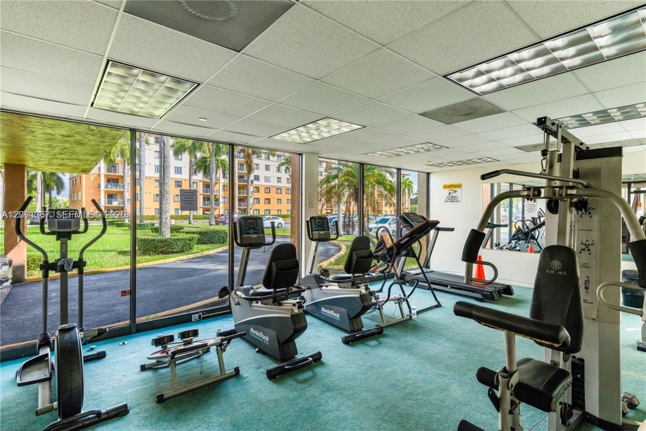 9360 Fontainebleau Blvd, Unit 612, Miami, FL 33172 Photo