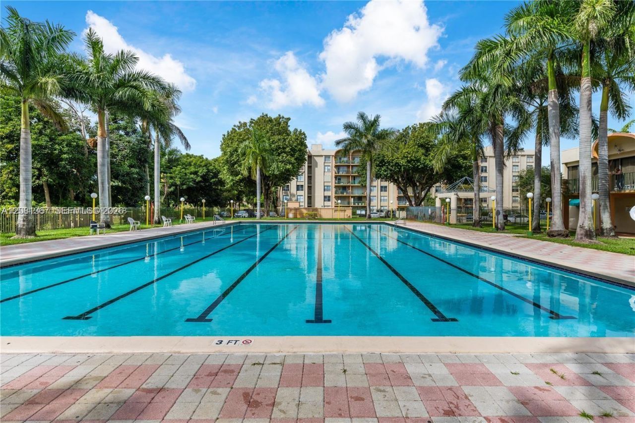 9360 Fontainebleau Blvd, Unit 612, Miami, FL 33172 Photo