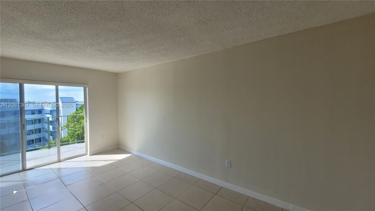 9360 Fontainebleau Blvd , Unit 612, Miami, FL 33172 Photo