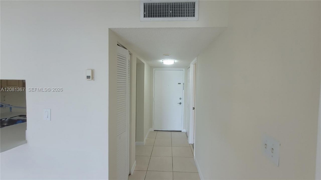 9360 Fontainebleau Blvd , Unit 612, Miami, FL 33172 Photo
