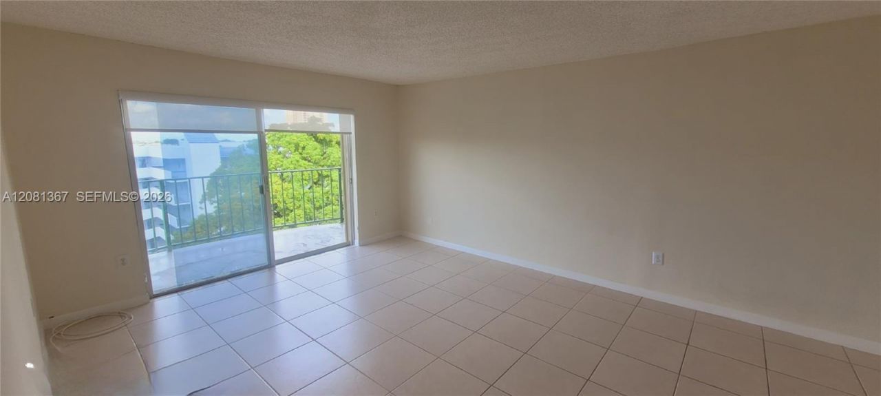9360 Fontainebleau Blvd, Unit 612, Miami, FL 33172 Photo