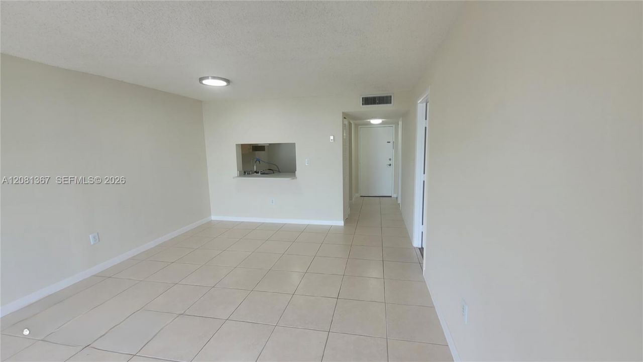9360 Fontainebleau Blvd , Unit 612, Miami, FL 33172 Photo