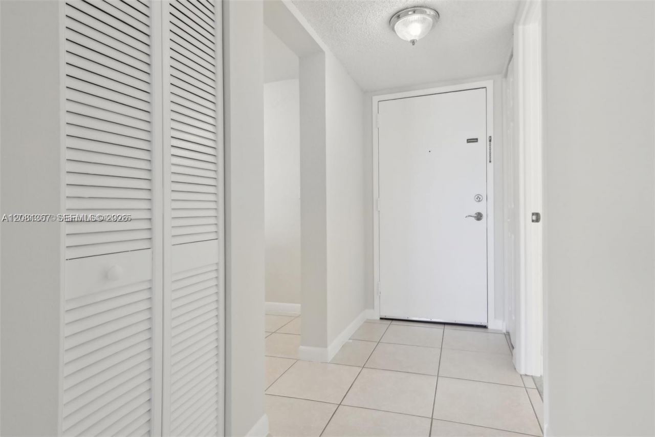 9360 Fontainebleau Blvd, Unit 612, Miami, FL 33172 Photo