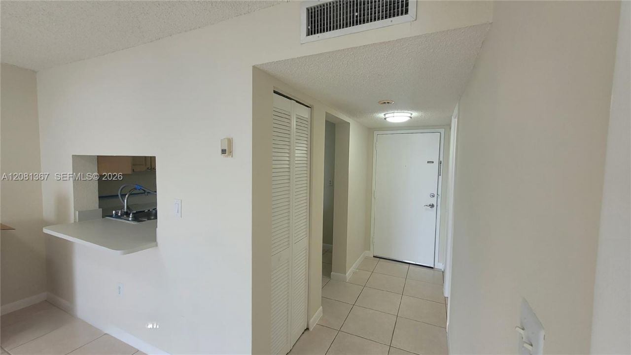 9360 Fontainebleau Blvd , Unit 612, Miami, FL 33172 Photo