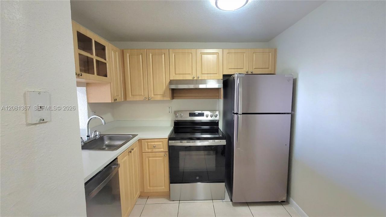 9360 Fontainebleau Blvd , Unit 612, Miami, FL 33172 Photo