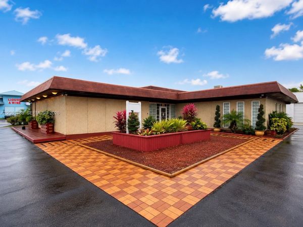 5900 Johnson St , Hollywood, FL 33021