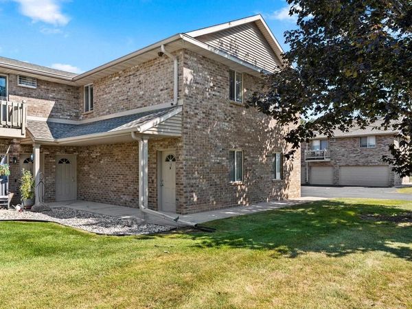 3319 N CASALOMA DRIVE, Unit 81, Appleton, WI 54913
