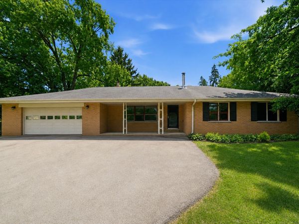 2215 Palatine Road , Inverness, IL 60067