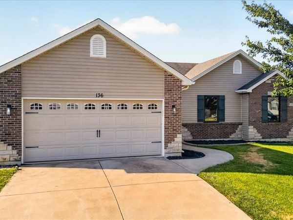 136 Prairie Bluffs Drive, Wentzville, MO 63385