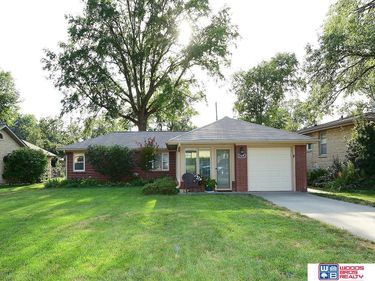 1575 Sunburst Lane, Lincoln, NE 68506