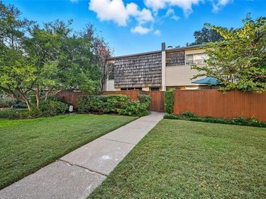 2702 Douglas Avenue, Unit 121, Dallas, TX 75219