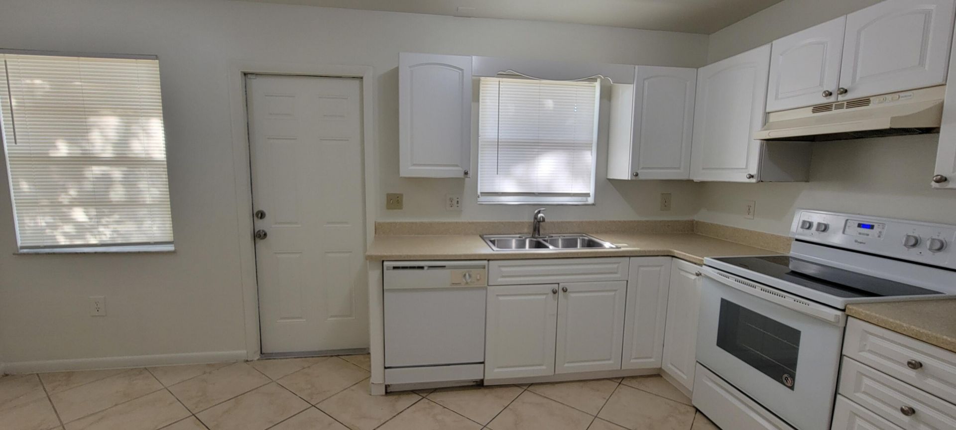 2018 S 10th Street, Fort Pierce, FL 34950 Photo
