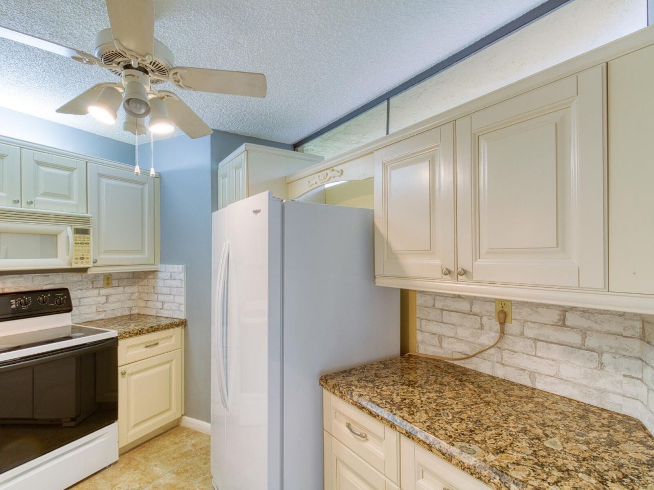 23078 Oxford Place, Unit Apt D, Boca Raton, FL 33433 Photo
