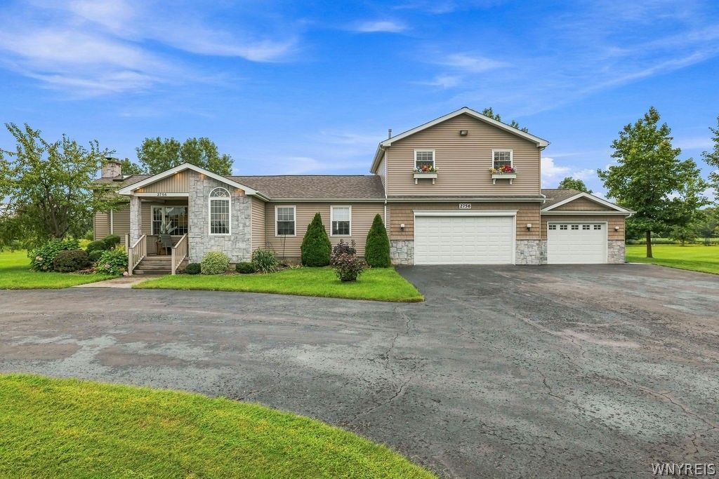 2756 Moore Road , Ransomville, NY 14131 Main Photo