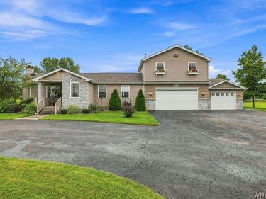 2756 Moore Road , Ransomville, NY 14131