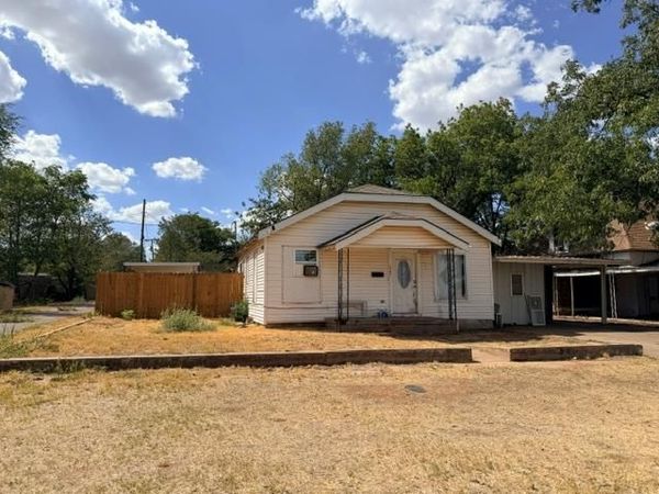 207 S Washington Avenue, Elk City, OK 73644