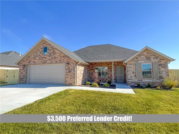 942 Fair Oaks Street , Tontitown, AR 72762