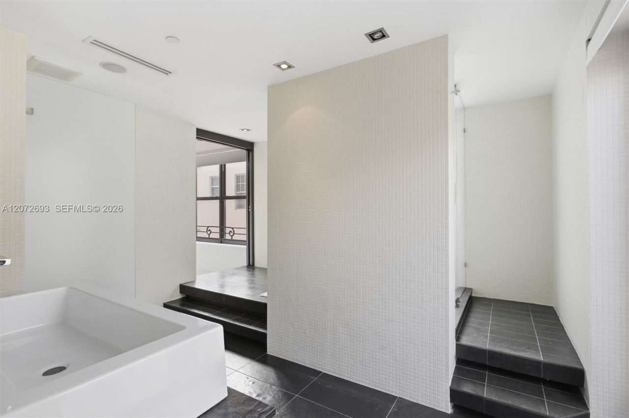 1330 Ocean Dr, Unit 3CA, Miami Beach, FL 33139 Photo