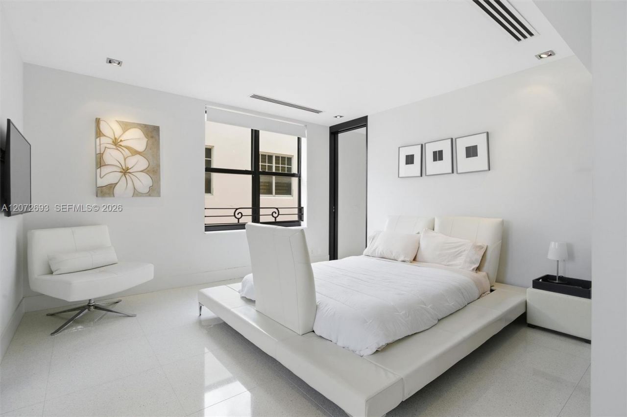 1330 Ocean Dr, Unit 3CA, Miami Beach, FL 33139 Photo