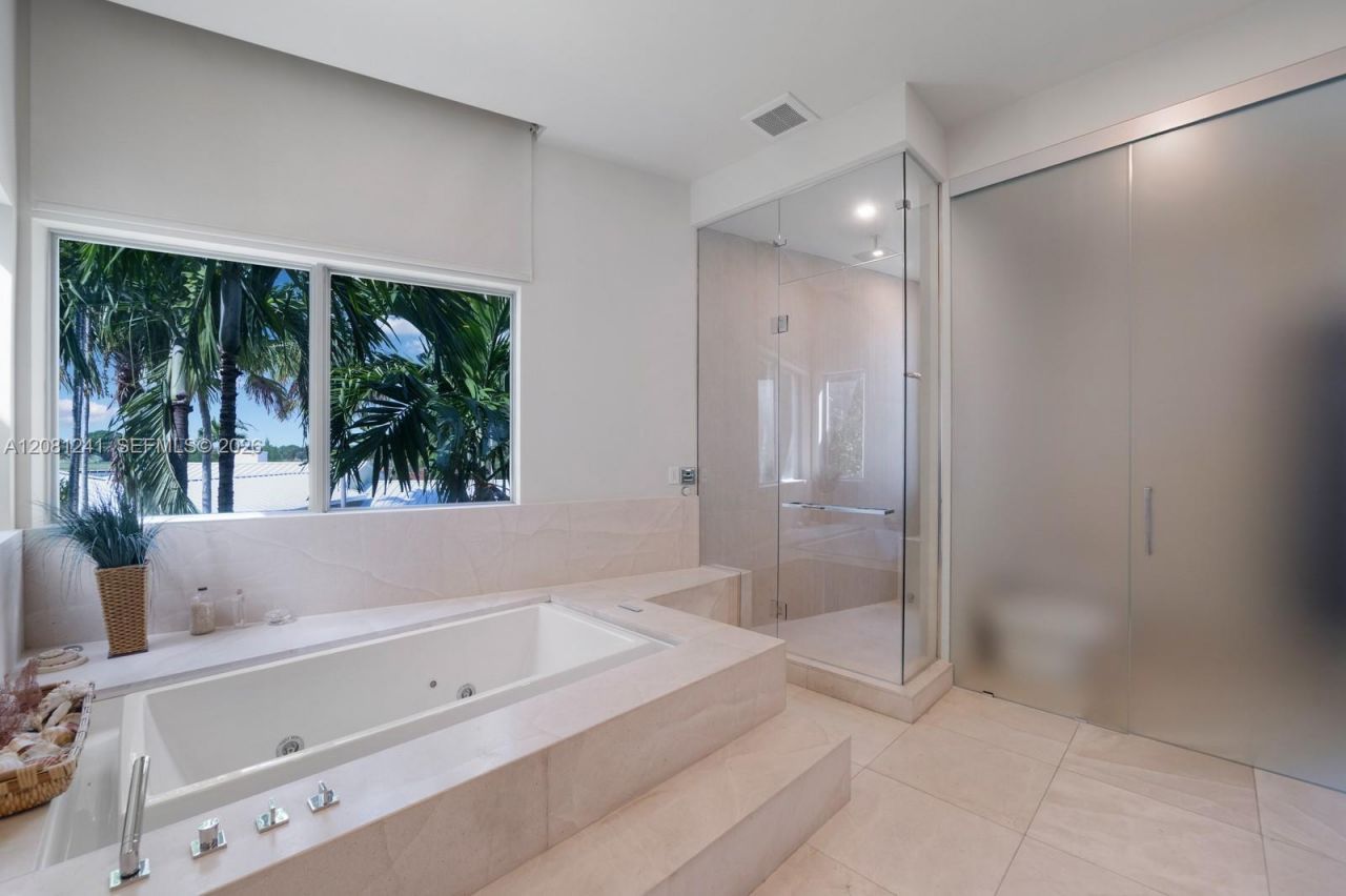 9407 E Broadview Dr, Bay Harbor Islands, FL 33154 Photo