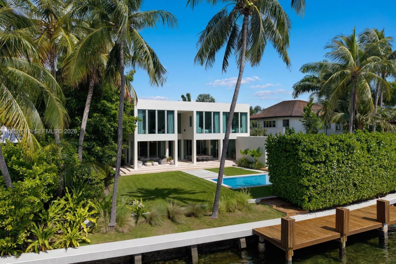 9407 E Broadview Dr, Bay Harbor Islands, FL 33154 Photo
