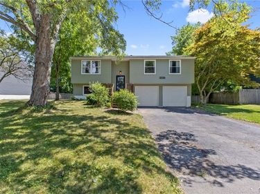 4258 Amblewood Lane, Clay, NY 13041