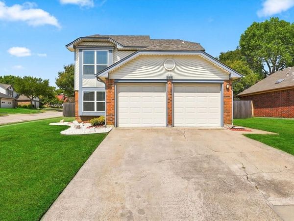 956 Sylvan Creek Drive , Lewisville, TX 75067